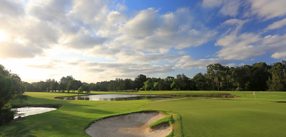 Bankstown - 18 holes for 2 players, plus Cart, Drink & Pie